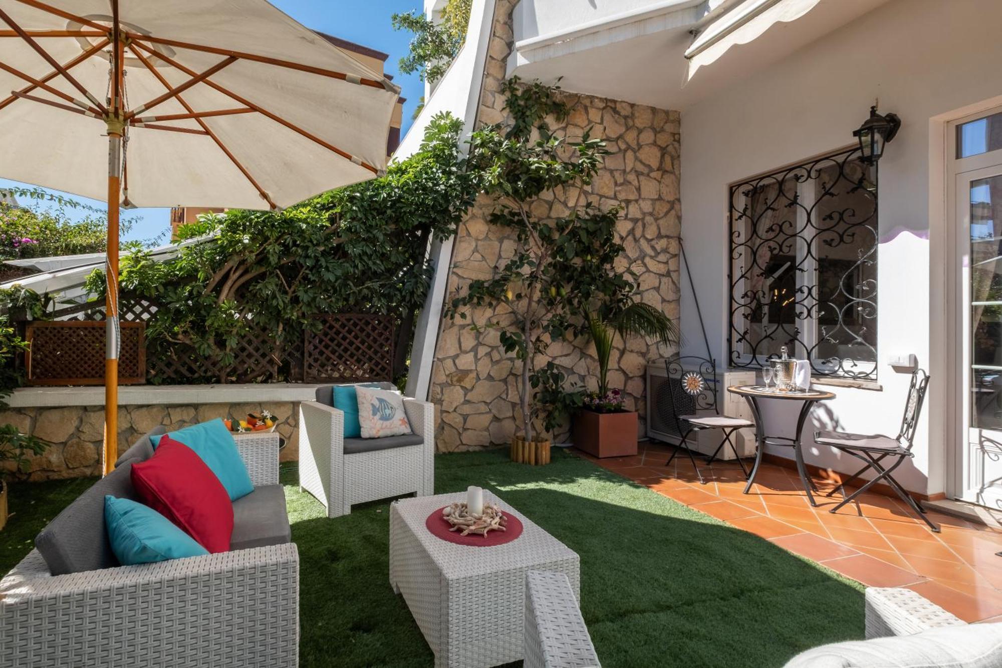 Villa Elegante Lu' Centro Citta A 10 Minuti Dal Mare